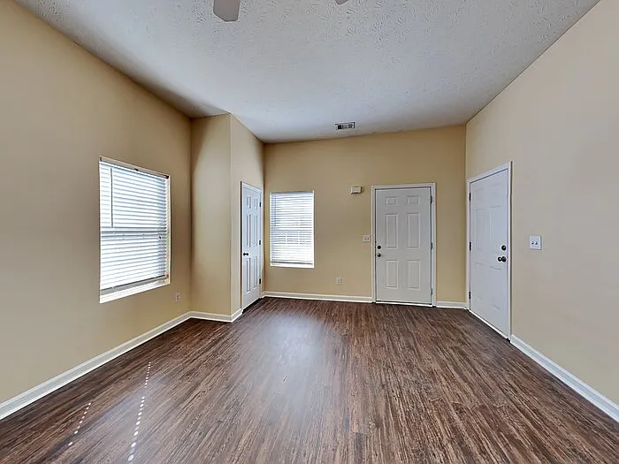 1445 Lafayette Sq — Photo 4