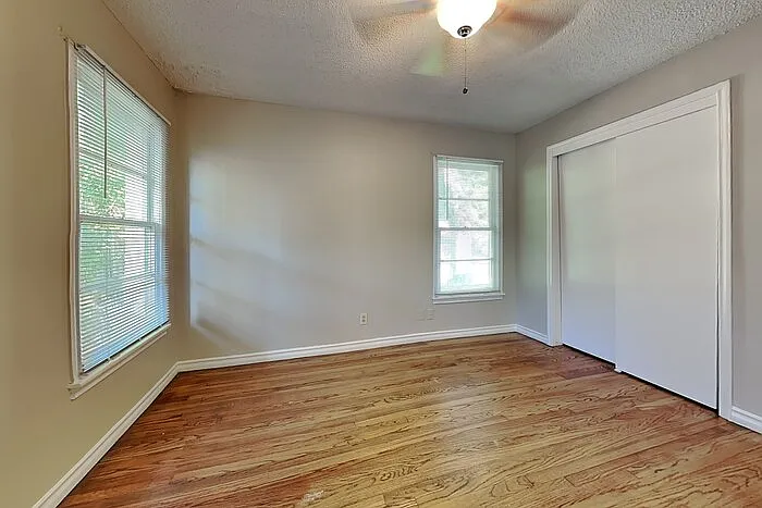 11211 Ulloa Ln — Photo 12
