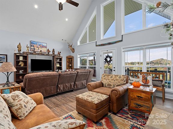 12th image of 303 Johnson Farm Rd