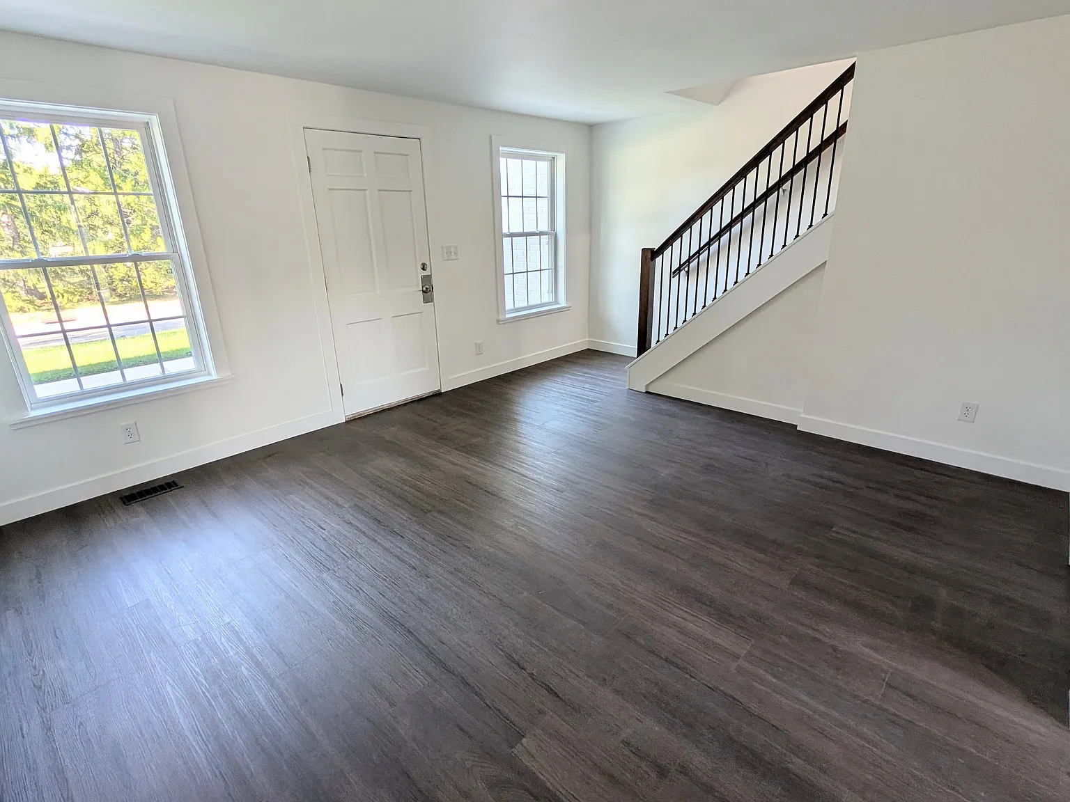 2 bed, 850 sqft, $1,400 — Photo 1