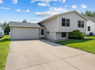 925 22nd St, Marion, IA 52302