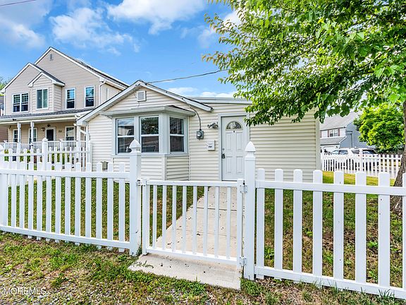 2nd image of 701 Beachview Avenue