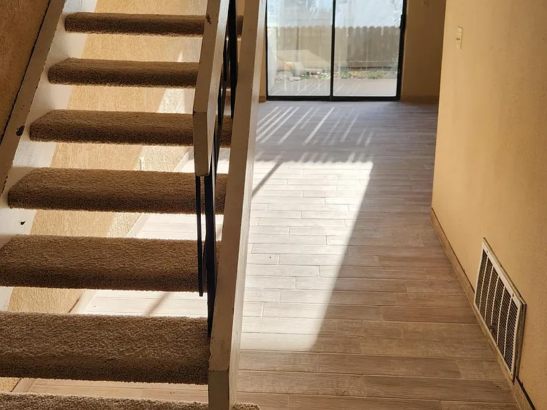 544 E Highline Cir — Photo 12
