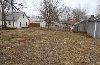 2nd image of 810 S Maple St