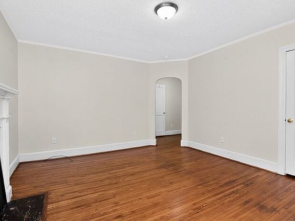 5th image of 2976 Shady Ln