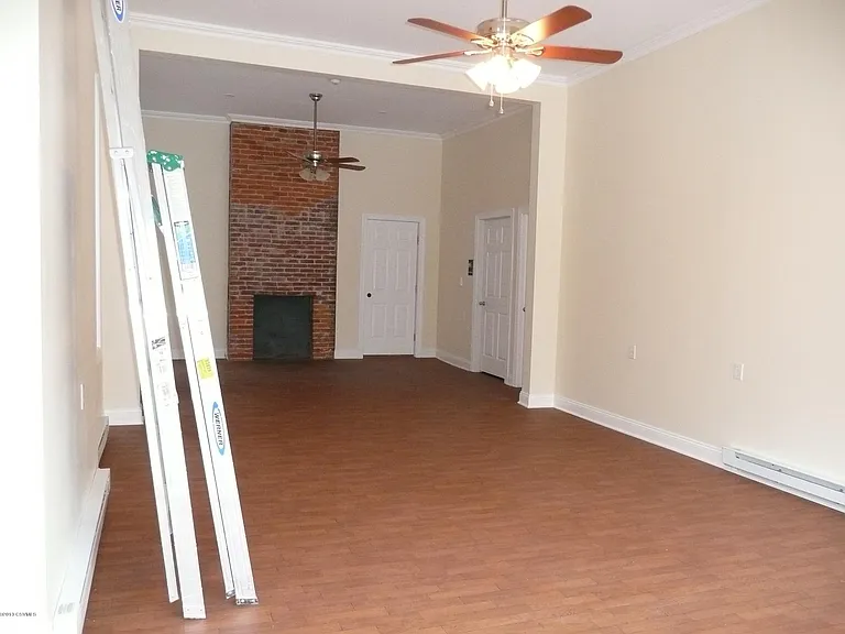 115 S South Front St — Photo 2