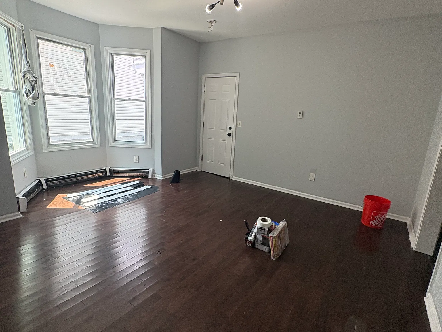 4 bed, 2400 sqft, $2,600 — Photo 4