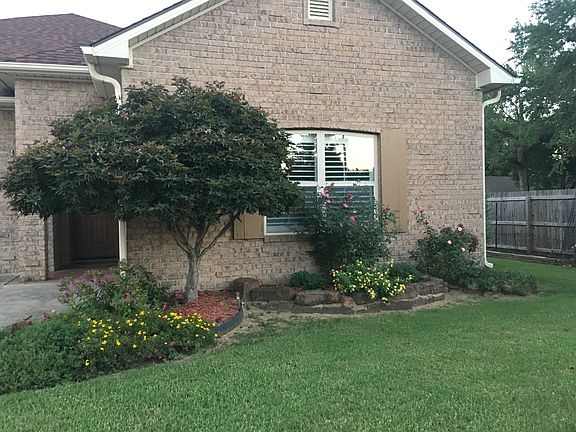 2nd image of 300 Savannah Park