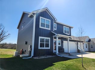 1391 Cardinal Ridge Dr, Newton, IA 50208