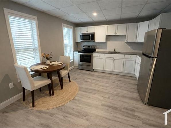 25 Pleasant St #202