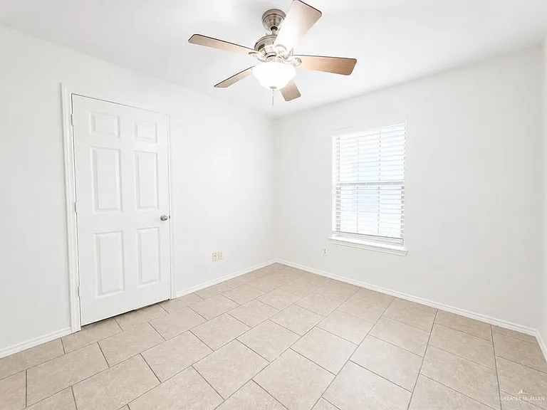 1523 Oasis Ave #4 — Photo 9