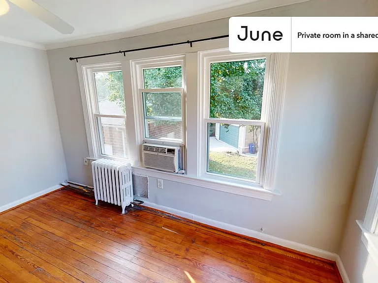 1214 Michigan Ave NE #B — Photo 2