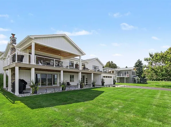 4906 Lakeshore Rd, Boyne City, MI 49712