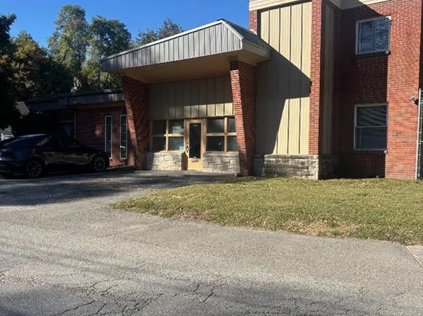 735 Park Dr, Alton, IL 62002