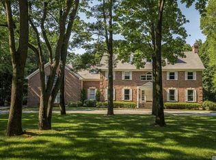 26 Crane Rd, Lloyd Harbor, NY 11743