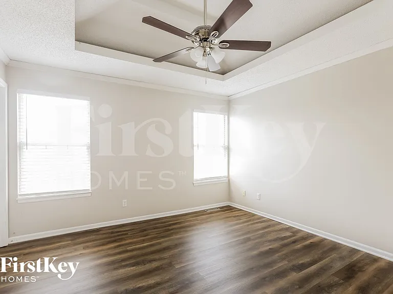 1603 Johnston Dr — Photo 9