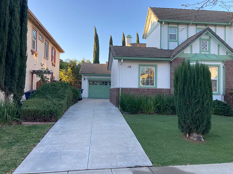 118 E Heritage Dr — Photo 3