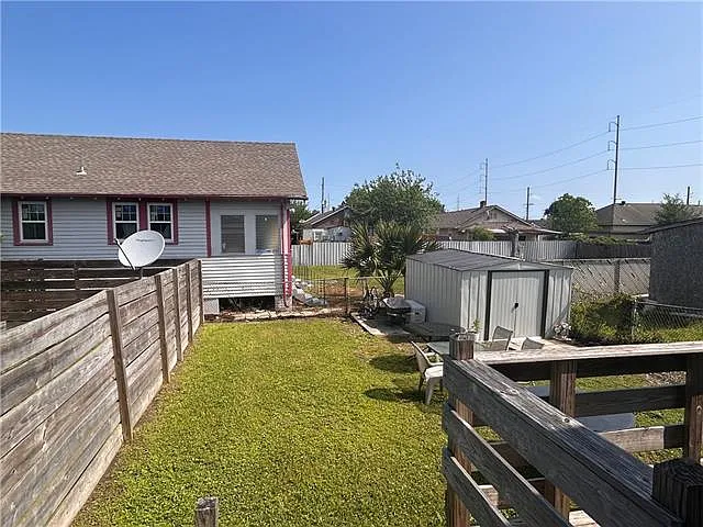2551 N Tonti St — Photo 15