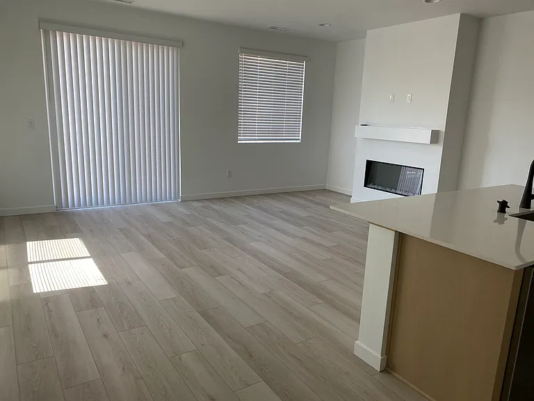 17828 NW 10th Pl #17828 — Photo 4