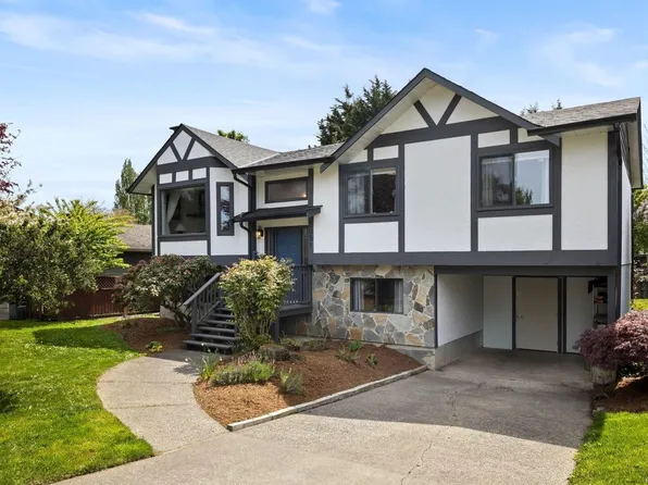 2051 Northbrook Dr, Sidney, BC V8L 4J3