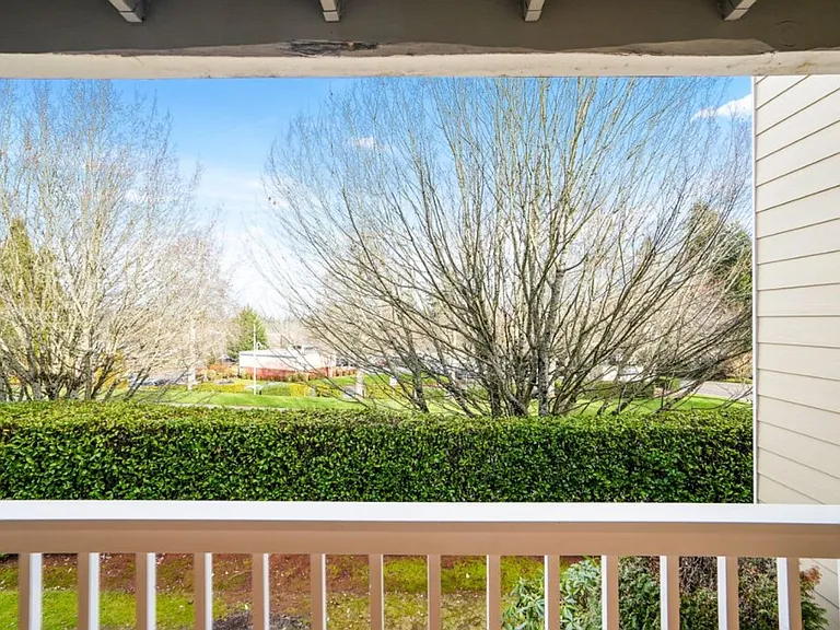 102-Mountain View Apts — Photo 14