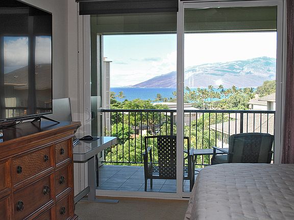 2nd image of 34 Hauwahine Ln #G303