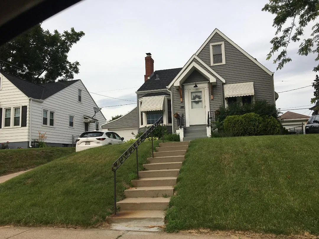 863 S 60th Street — Photo 1