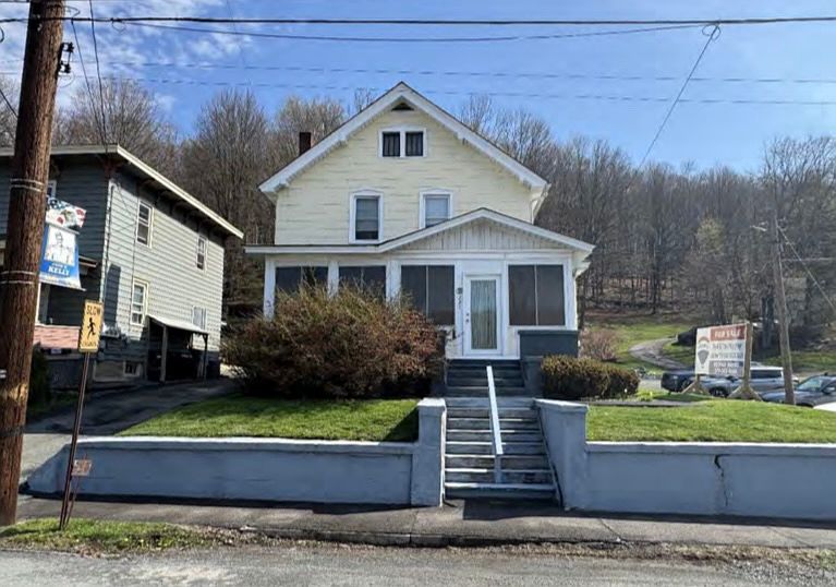 1st image of 225 Willow Ave #2