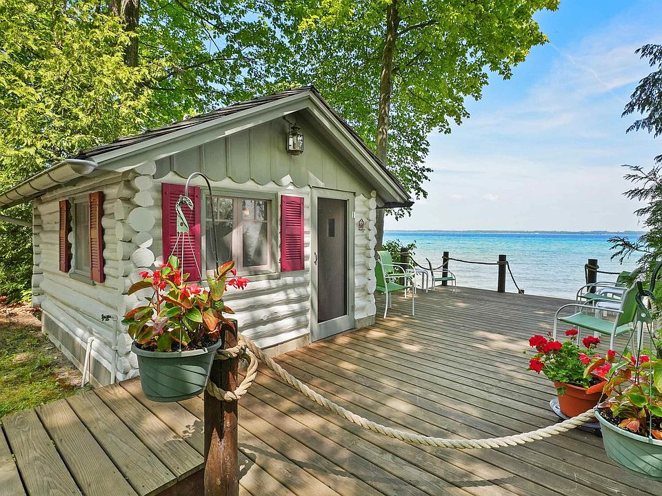 12305 Bluff Rd, Traverse City, MI 49686 Zillow