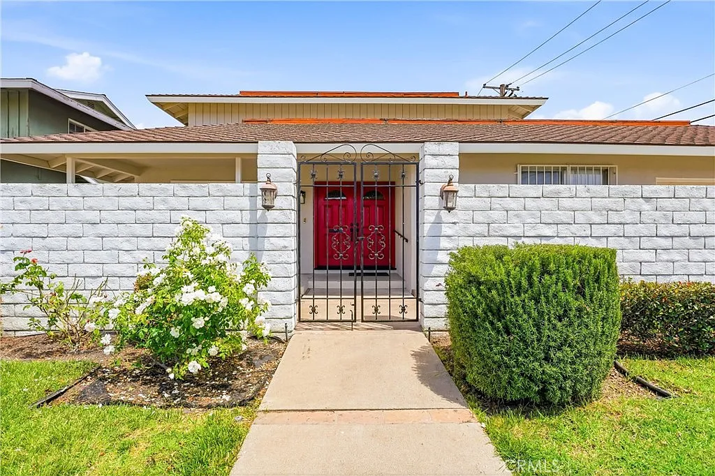 4 bed, 2.5 bath, 2521 sqft, $4,999 — Photo 3