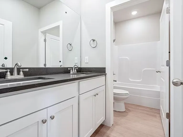 275 N Hunter St — Photo 11