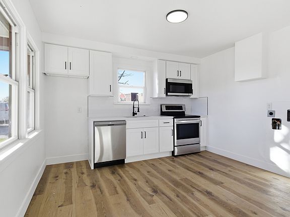 3rd image of 805 E 400th St S