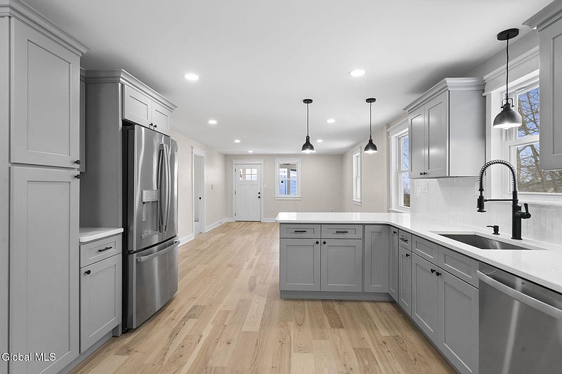 5th image of 14 Park Way