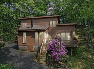 5015 Woodbridge Dr E, Bushkill, PA 18324