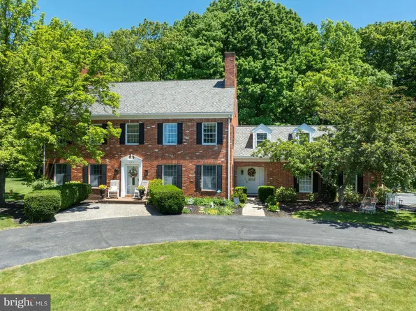 406 E Springwood Pl, Port Matilda, PA 16870
