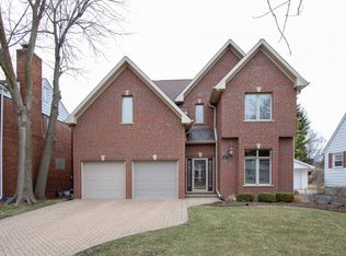 19 N Maple St, Mount Prospect, IL 60056