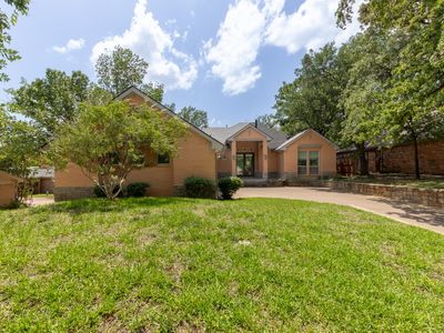 1211 Circle Ln, Bedford, TX, 76022