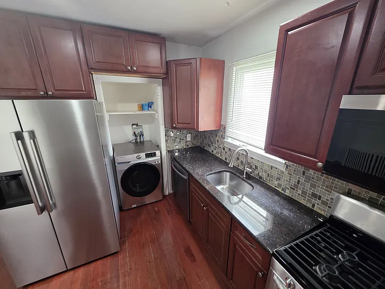 109 Grove St — Photo 9