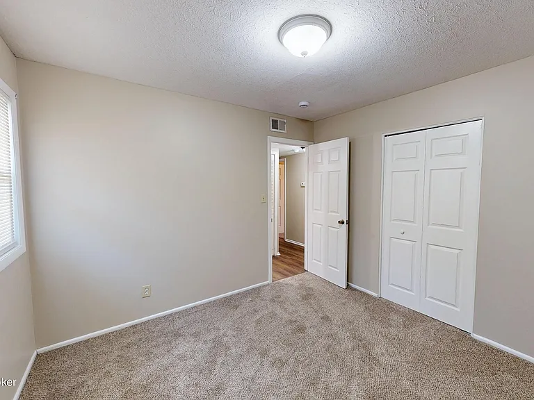 9907 Robsion Rd — Photo 11