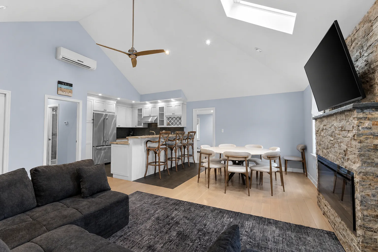 3 bed, 1.5 bath, $3,500 — Photo 2