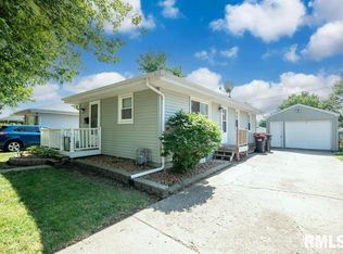 1519 S 3rd St, Pekin, IL 61554