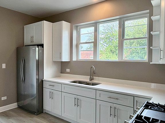 2nd image of 1900 W Garfield Blvd #2