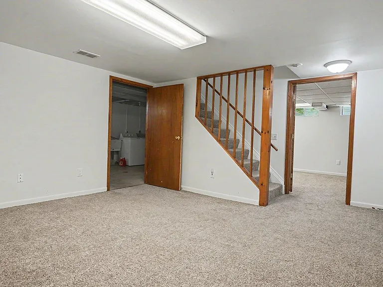 2735 Foster Ave — Photo 22