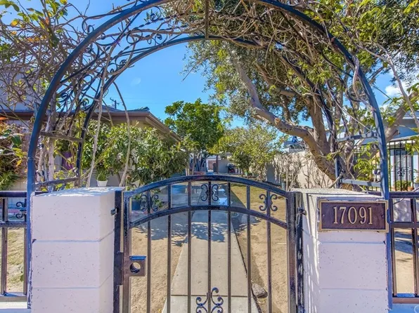 17091 Oak Ln, Huntington Beach, CA 92647