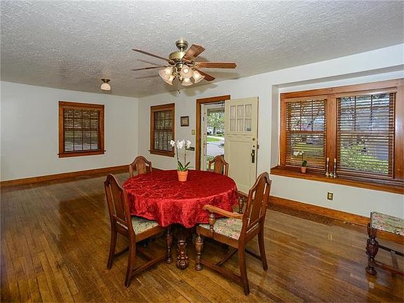 4th image of 6140 King St