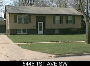 5445 1st Ave SW, Cedar Rapids, IA 52405