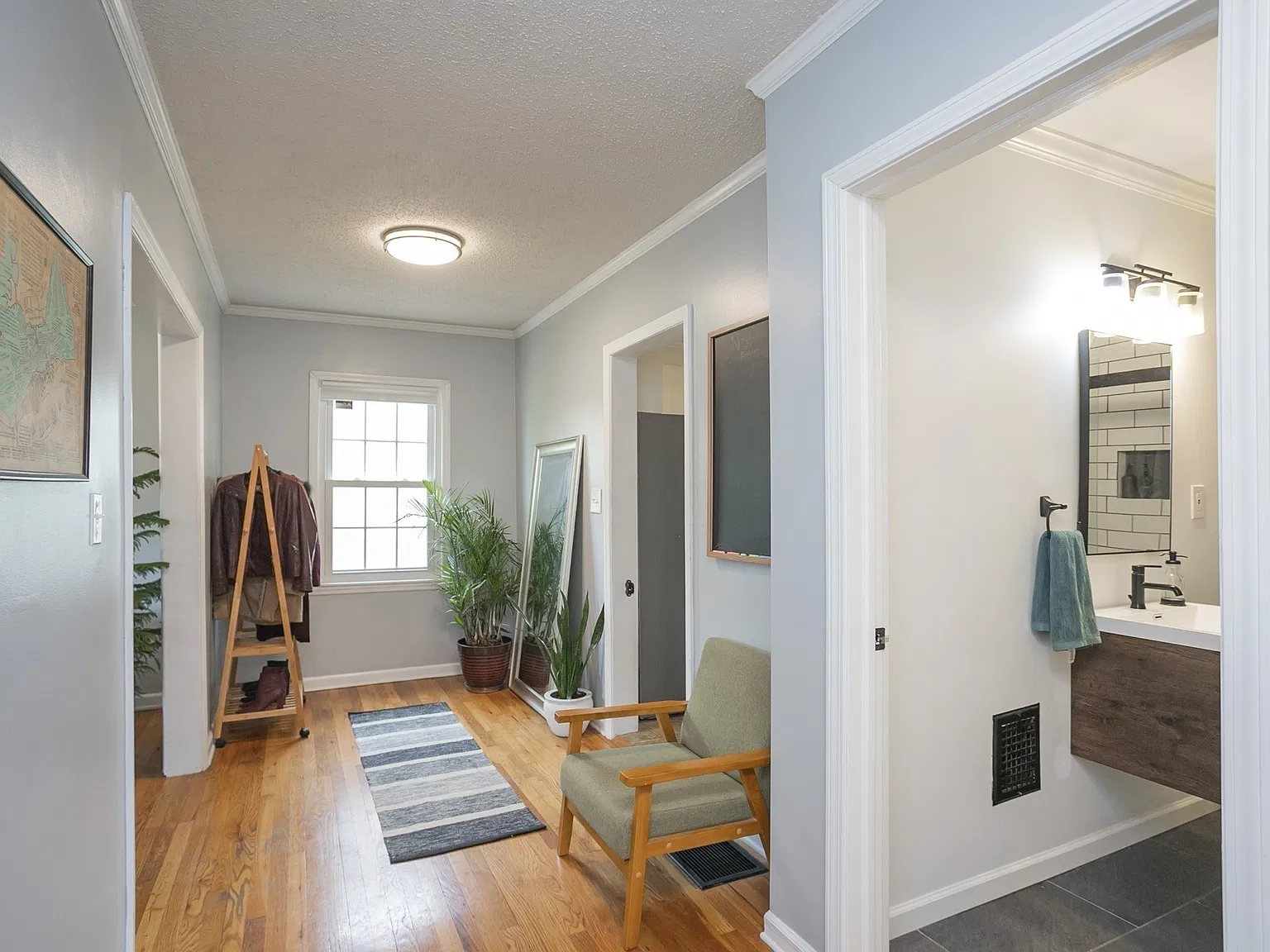 4 bed, 2.0 bath, 2180 sqft, $3,900 — Photo 4