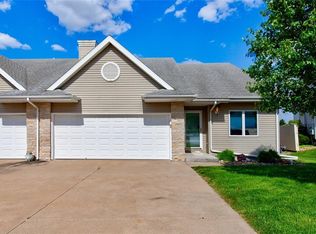 2415 Pine Cir, Urbandale, IA 50322