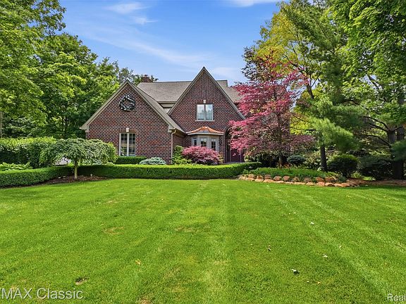 2nd image of 8033 Pine Ridge Ct