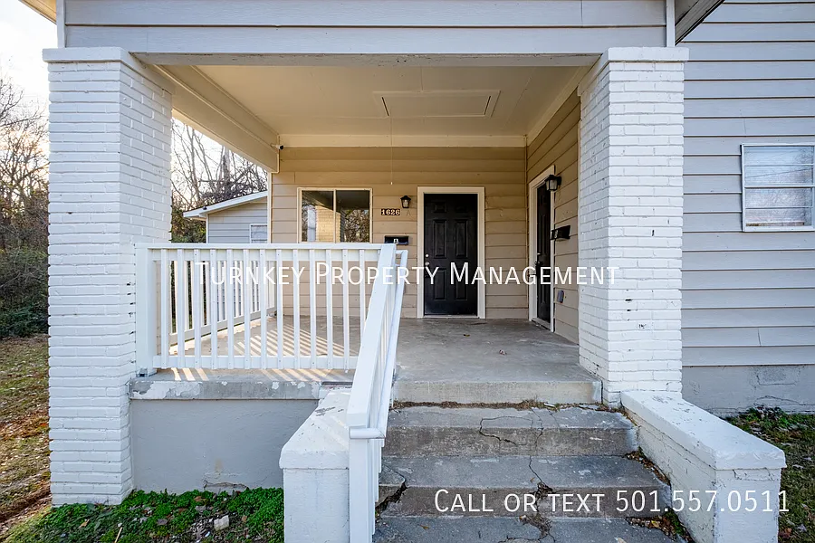 Renovated 3bed 2 bath Duplex! Half off 1st month's Rent — Photo 4